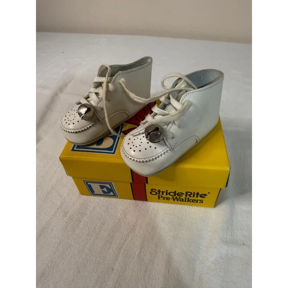 Vintage Stride Rite Pre-Walkers White Leather Crib Shoes with Bells Size 2‎ Box